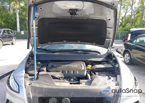 2015 Jeep Cherokee Latitude z USA, uszkodzony, nr VIN 1C4PJLCB2FW656250